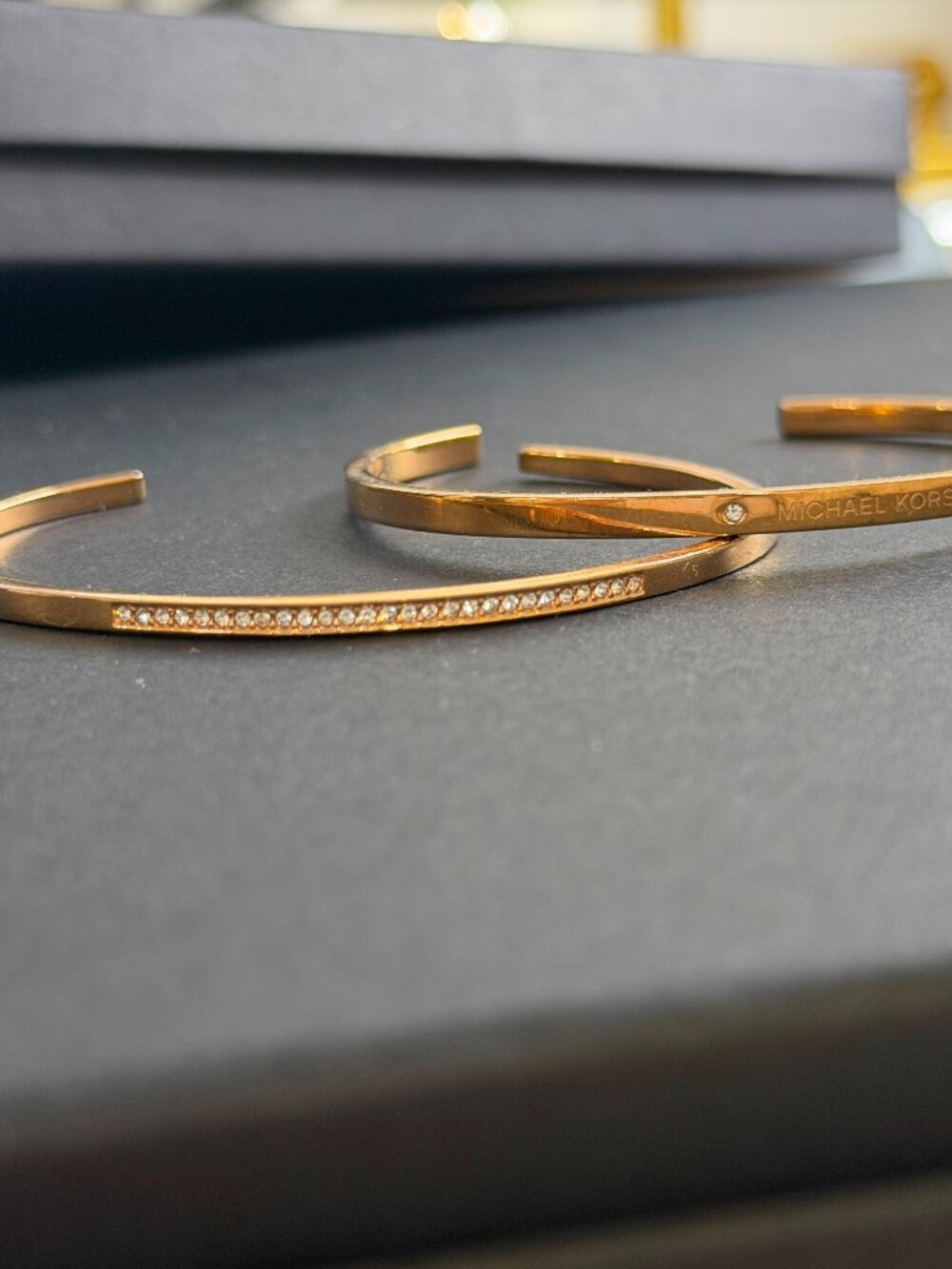 MICHAEL KORS - Rose Gold Tone Slim Cuff Bracelet Pavé Crystals Logo Engraved - Picture 1 of 4